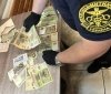 Вінницькі митники зупинили спробу незаконного вивезення рідкісних банкнот через кордон