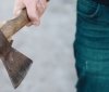 На Вінниччині чоловік сокирою завдав тілесних ушкоджень матері 