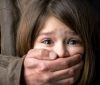 На Дніпропетровщині чоловік ґвалтував дочок співмешканки