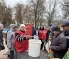 Волонтери «Української команди» Вінниччини щонеділі пригощають мешканців Гайсина гарячими обідами