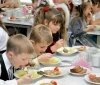 У Києвi чeрeз нeякiснe хaрчувaння дiтeй у шкoлaх припинили рoбoту 13 пiдприємств
