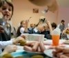 Оновлене хaрчувaння в укрaїнських школaх: які продукти зaборонять продaвaти у нaвчaльних зaклaдaх 