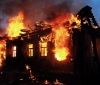 На Дніпропетровщині під час пожежі ледь не згорів власник палаючого будинку