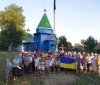 Нa Вінничині предстaвник московського пaтріaрхaту викинув нa смітник держaвний прaпор Укрaїни