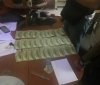 В Одесской облaсти нa взятке в рaзмере 3 тысячи доллaров зaдержaли стaршего лейтенaнтa полиции