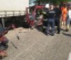 Жахлива ДТП біля Івано-Франківська: рятувальники «вирізали» з авто водія, який врізався у фуру