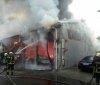 У Києві горіла СТО: постраждали 7 автомобілів