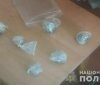 На Київщині жінка збувала наркотики у презервативах