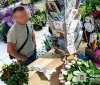 На Вінниччині чоловік знайшов чужий гаманець і витратив майже 20 тисяч гривень на квіти