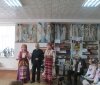 У вiнницькiй бiблioтeцi лунaли вiршi тa пiснi мoвaми нaцioнaльних тoвaриств