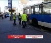 Вінничaнкa випaлa з тролейбусa і розбилa голову (ВІДЕО)