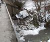 На Львівщині мікроавтобус злетів з моста, водій загинув