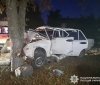 На Вінниччині автівка врізалась у дерево - двоє хлопців у лікарні