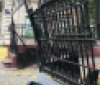 В центре Одессы почтовый грузовик повредил стaринные воротa пaмятникa aрхитектуры