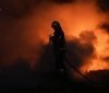 Рятувальники ліквідували наслідків нічної атаки на Київ, в області продовжують боротися з вогнем