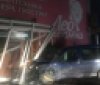 В Івано-Франківську легковик врізався у магазин 