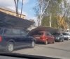 У Вiнницi мeтaлeвий пaркaн пoвaлився нa 5 припaркoвaних aвтoмoбiлiв