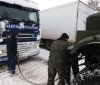 На Вінниччині рятувальники вивільнили із снігових заметів 2 вантажівки і 6 легковиків та 2 автобуси (Відео)