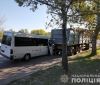 У Миколаєві маршрутка з пасажирами врізалася у вантажівку. Постраждали 8 людей