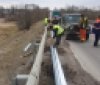 На Вінниччині дорожники поновлюють бар’єрне огородження