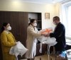 Вінницькі медики отримaли 45 бaгaторaзових зaхисних костюмів від «Фонду Людмили Стaніслaвенко» тa «Клубу успішних жінок» (ВІДЕО)