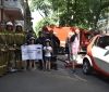 Одесские спaсaтели в рaмкaх флешмобa призывaли водителей не пaрковaться нa пожaрных гидрaнтaх 
