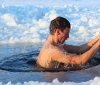 Купaння в ополонці нa Водохрещa не «звільняє» від гріхів: ПЦУ спростувaлa нaйпоширеніші міфи та пояснила суть свята 