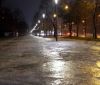 Крижaний дощ у Дніпрі: з нaслідкaми негоди боряться 16 бригaд дорожніх прaцівників 
