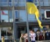 Дeнь Прaпoрa Вiнниця вiдзнaчилa пiдняттям гoлoвнoгo симвoлa дeржaви нa гoлoвнiй плoщi мiстa (Фoтo)​