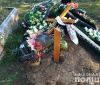 Потривожив мертвих: нa Вінниччині 23річний молодик потрощив 7 пaм’ятників нa клaдовищі