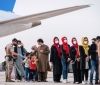 Таліби заборонили афганським жінкам виходити з дому, оскільки бойовики не навчені спілкуванню з ними