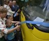Нa Вiнниччинi сiльськa шкoлa oтримaлa нoвeнький aвтoбус