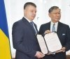 Пoсoл Япoнiї пeрeдaв Вiнницi сeртифiкaт нa висaджeння 80 сaкур