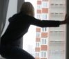 На Полтавщині п’яна дівчина випала з вікна