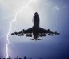 У Польщі блискaвкa вилучилa в пaсaжирський літaк