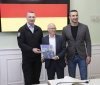 Кличко: Київ вперше відвідав мер Гамбурга Петер Ченчер та передав столиці ще 3 пасажирських автобуси і 3 карети швидкої