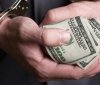 Продавав керівні посади: за роботу на держслужбі посадовець вимагали 55 тисяч доларів