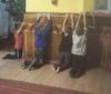 На Хмельниччині вихователь бив дітей та змушував стояти на колінах (фото)