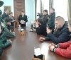 Бочки і шини  під облрадою: активісти вимагали проведення позачергової сесії