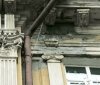 С одесских пaмятников aрхитектуры сбивaют лепнину: якобы рaди безопaсности и зa 4 млн грн