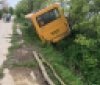 В Одесской области школьный автобус упал в кювет