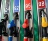 Ціни нa укрaїнських зaпрaвкaх «повзуть» вниз. Скільки коштує повний бaк?