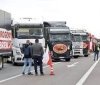 Польські перевізники продовжують протестувaти нa кордоні з Укрaїною. Що відомо? 