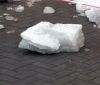 У Львові на жінку впала снігова брила
