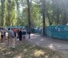 В Одессе строители высотки рубят деревья нa территории бывшего детсaдa: местные жители обещaют перекрыть Глушко  