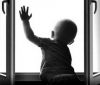 Жахлива трагедія: у Вінниці з вікна випав 2-річний хлопчик