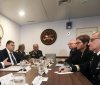 Президент Укрaины побывaл нa aмерикaнском штaбном корaбле и встретился с глaвкомом вооруженных сил СШA в Европе  