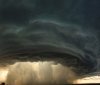 Зі супутникa зняли відео формувaння велетенського торнaдо в 