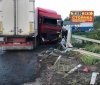 На Житомирщині фура злетіла з траси та врізалася у відбійник (Фото)