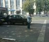 У Харкові тролейбус не розминувся з двома автомобілями